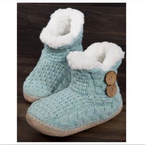 ❇️ Ruggine hand knit slippers